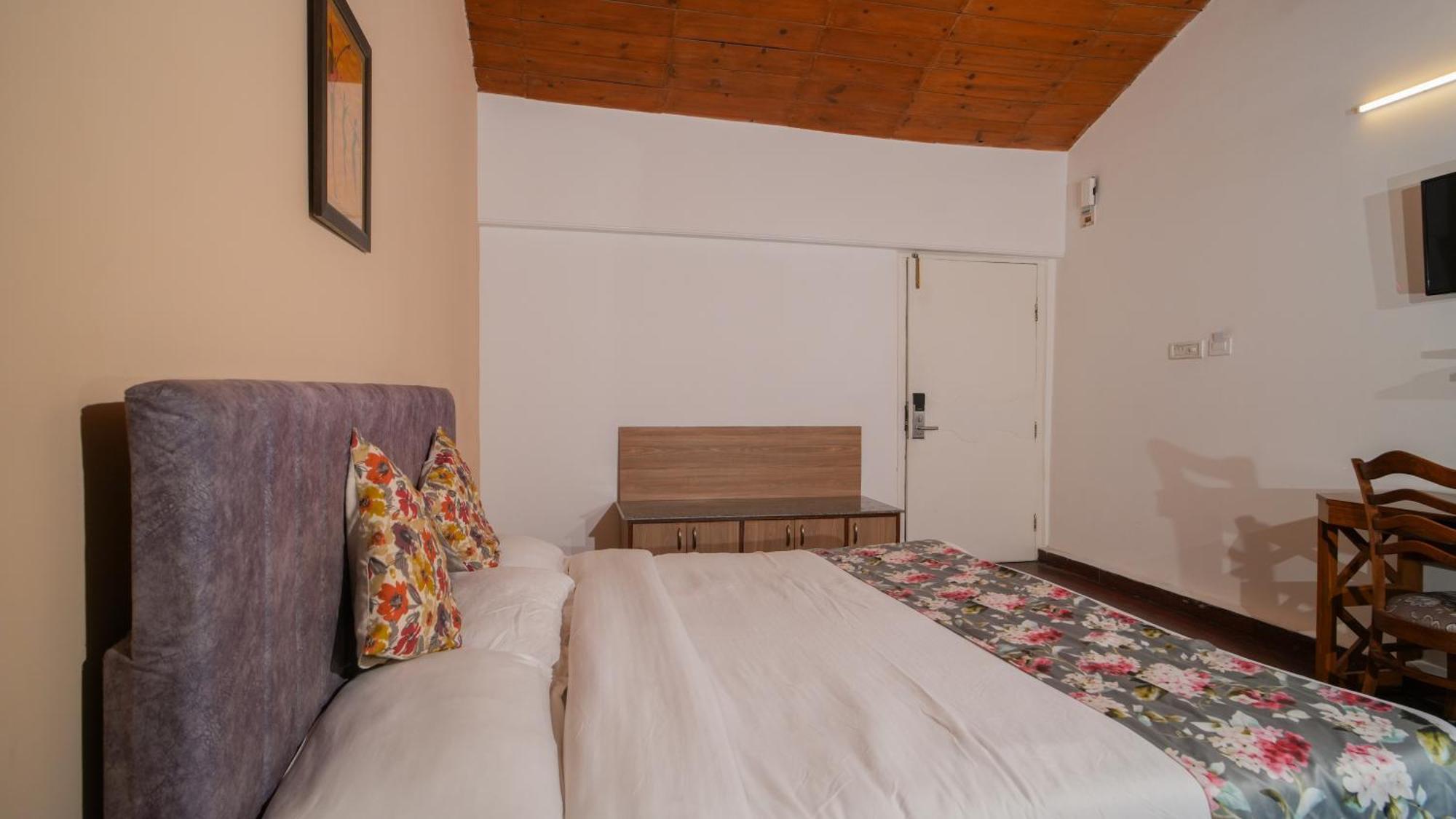 Neelesh Inn- A Luxury Lake View Hotel- 20 Kms From Nainital Bhīm Tāl 外观 照片