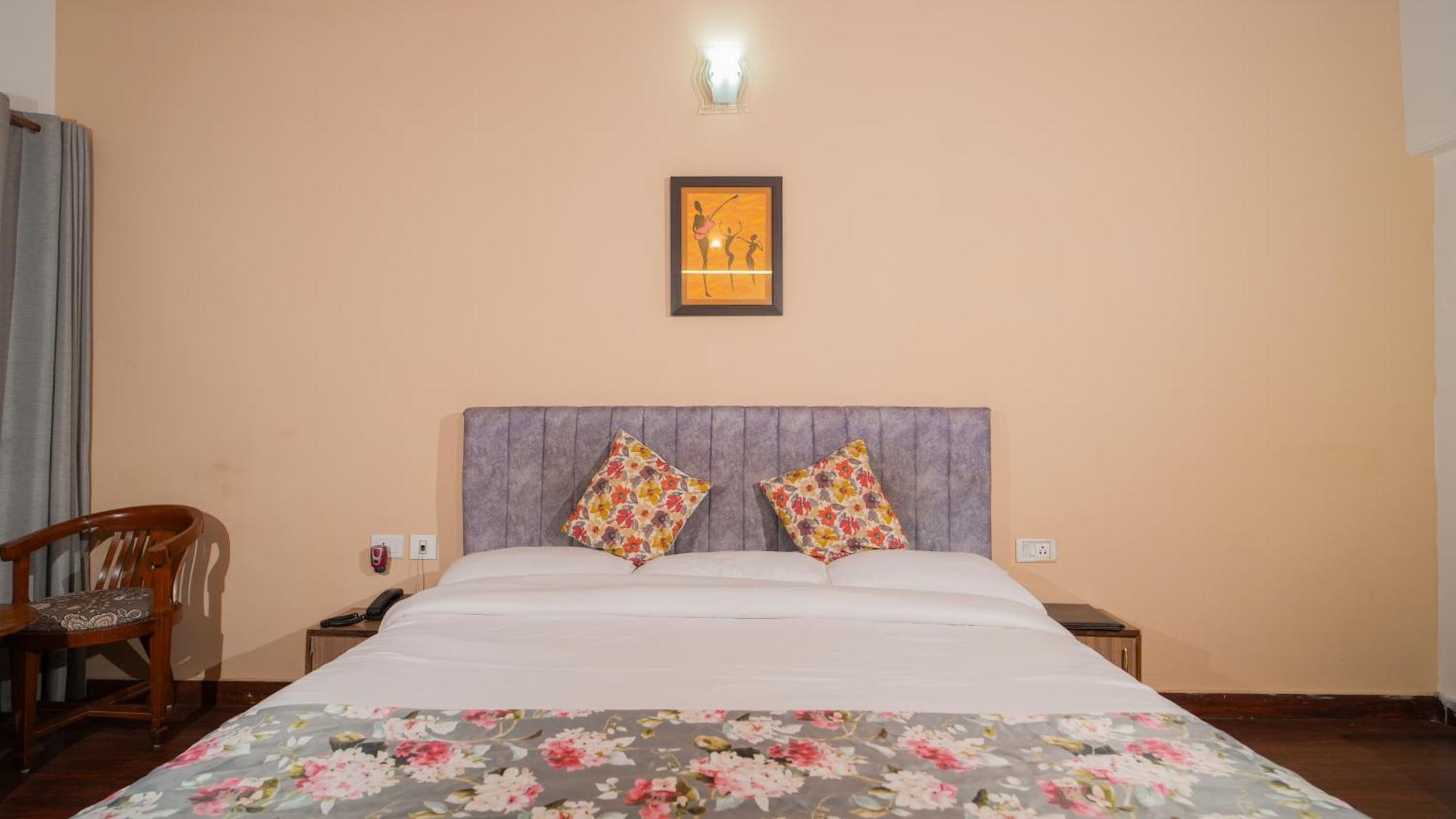 Neelesh Inn- A Luxury Lake View Hotel- 20 Kms From Nainital Bhīm Tāl 外观 照片