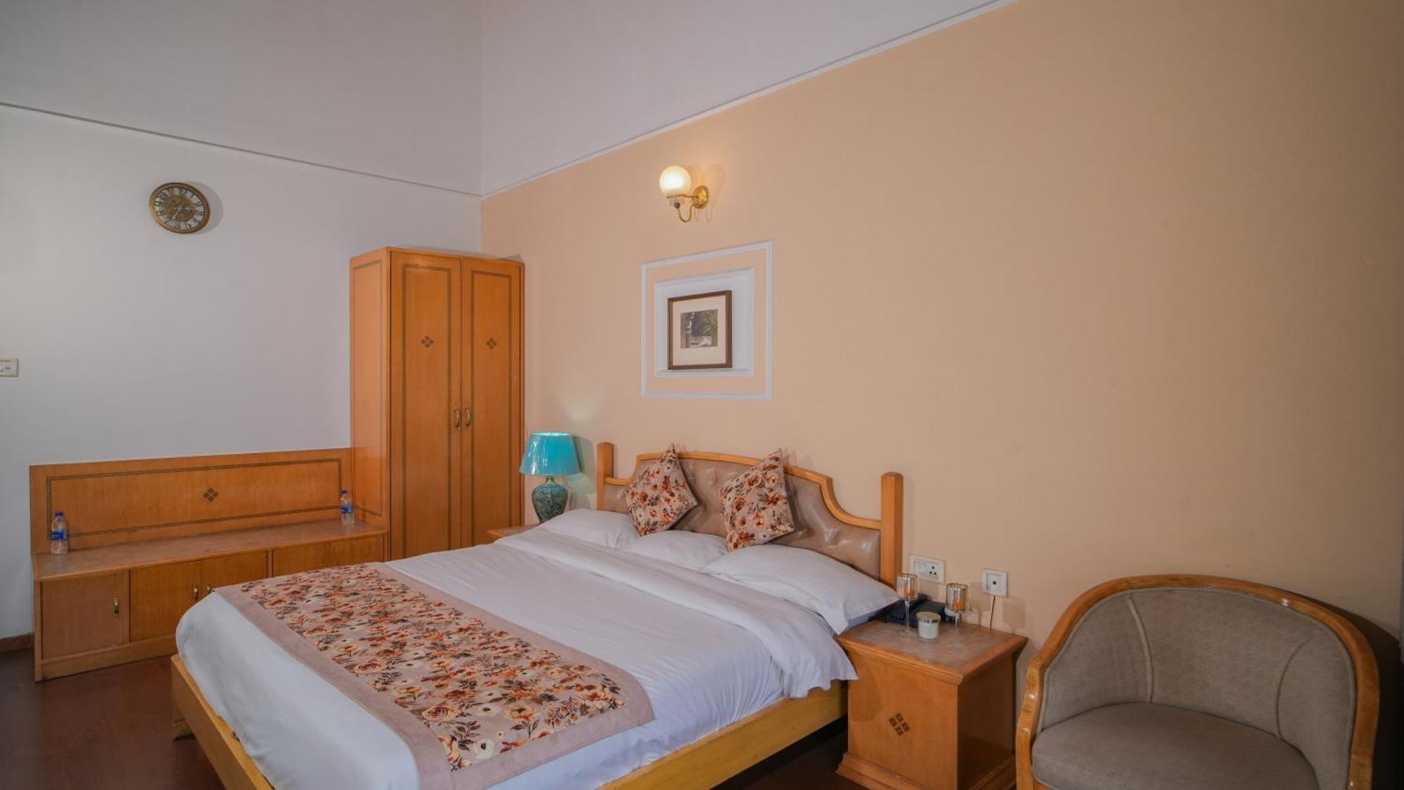 Neelesh Inn- A Luxury Lake View Hotel- 20 Kms From Nainital Bhīm Tāl 外观 照片