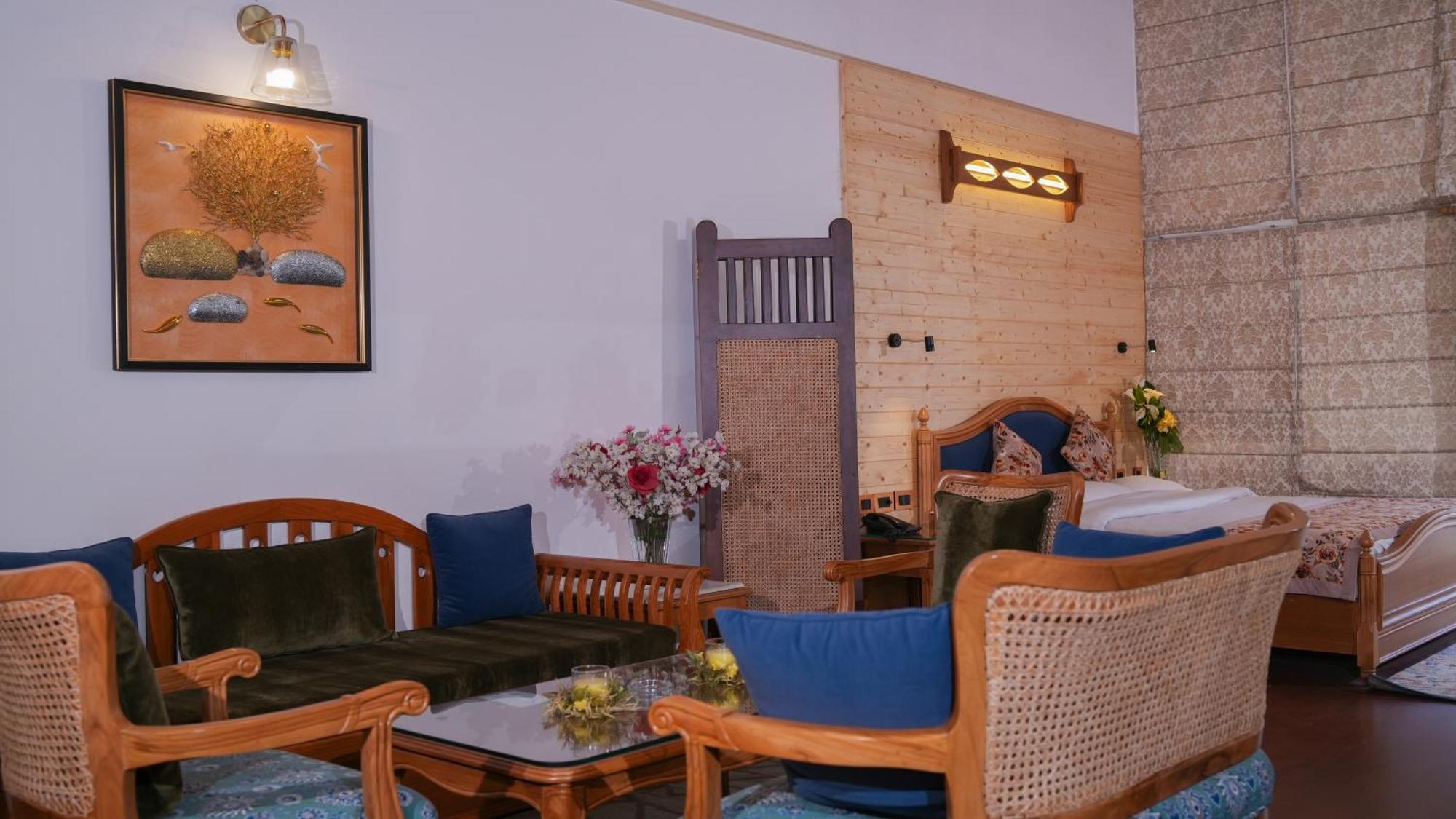 Neelesh Inn- A Luxury Lake View Hotel- 20 Kms From Nainital Bhīm Tāl 外观 照片