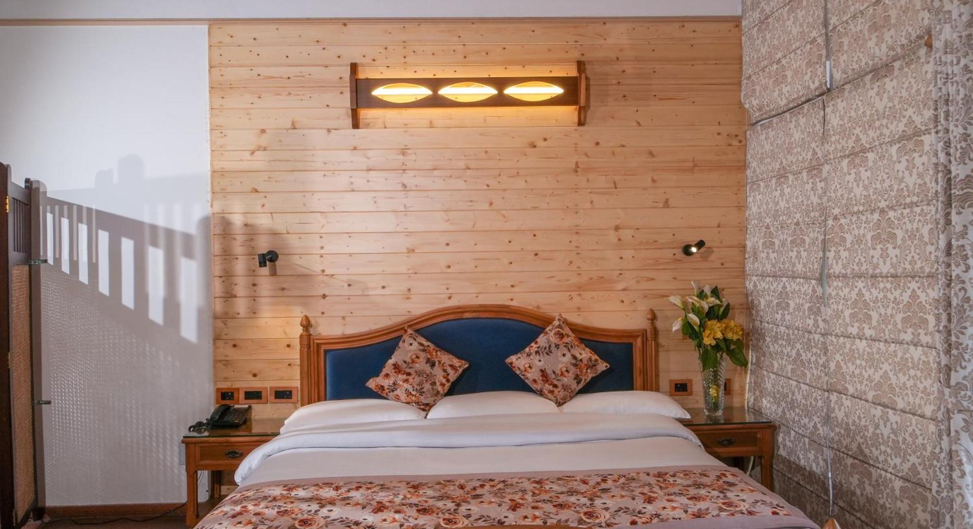 Neelesh Inn- A Luxury Lake View Hotel- 20 Kms From Nainital Bhīm Tāl 外观 照片