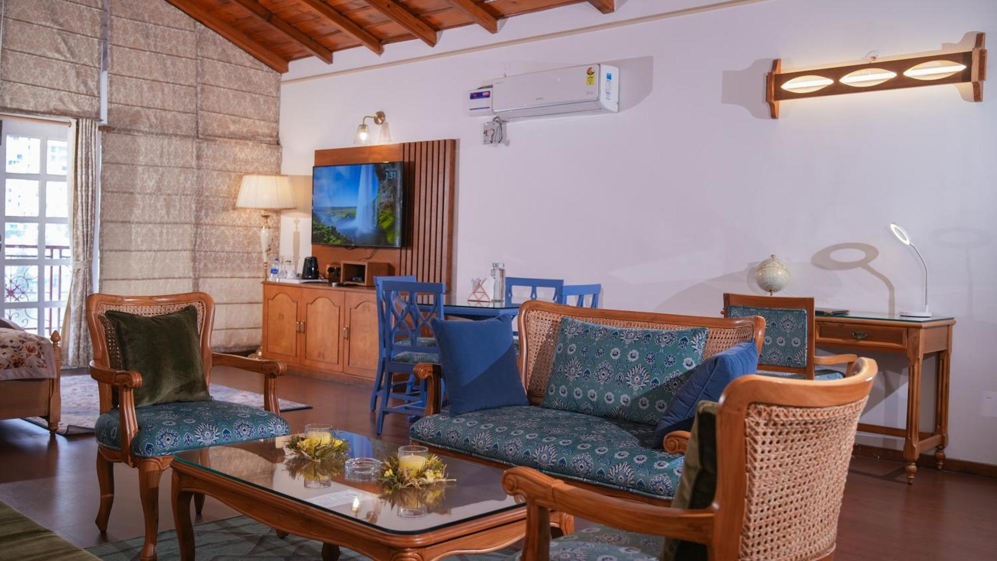Neelesh Inn- A Luxury Lake View Hotel- 20 Kms From Nainital Bhīm Tāl 外观 照片