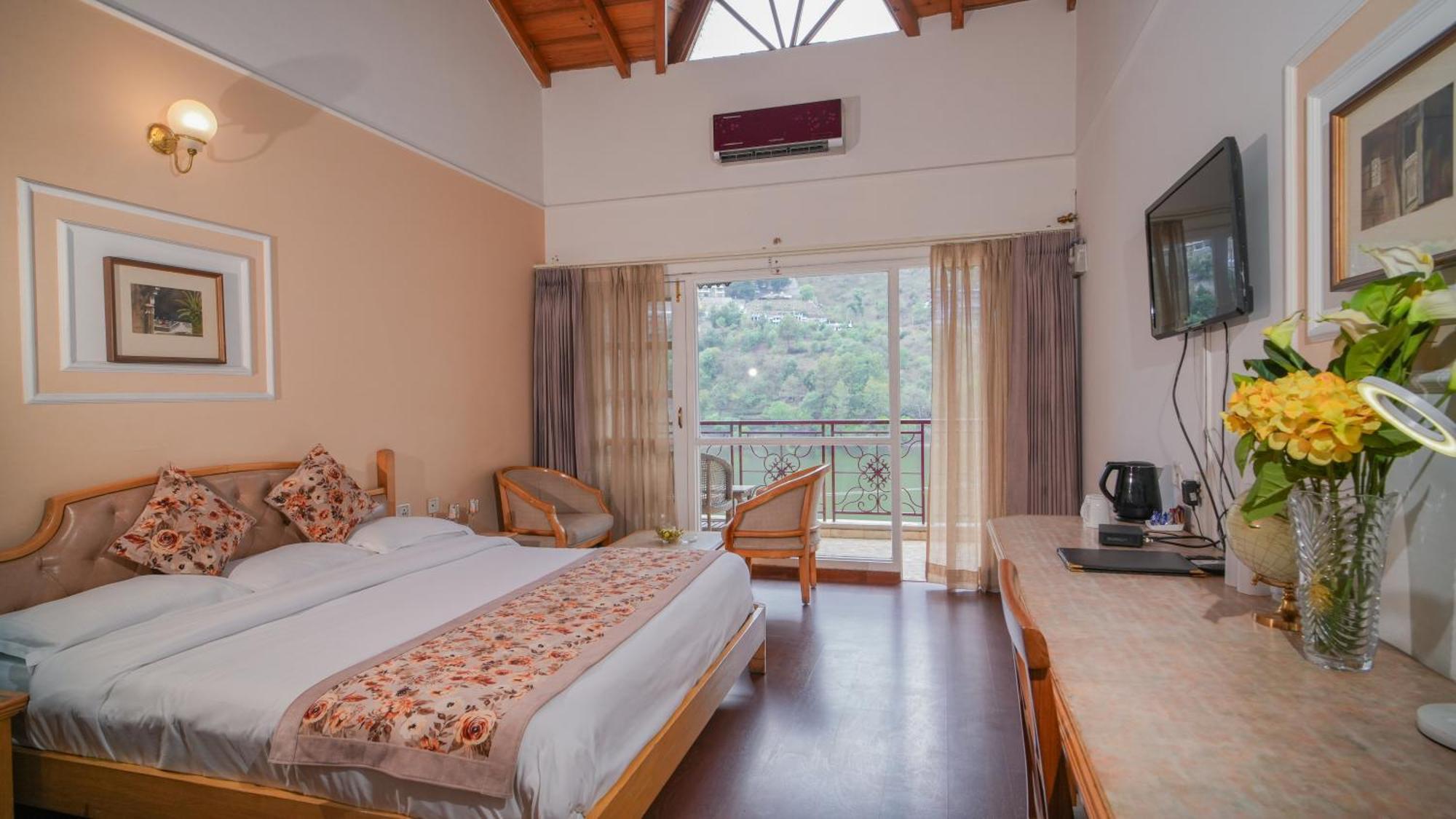 Neelesh Inn- A Luxury Lake View Hotel- 20 Kms From Nainital Bhīm Tāl 外观 照片