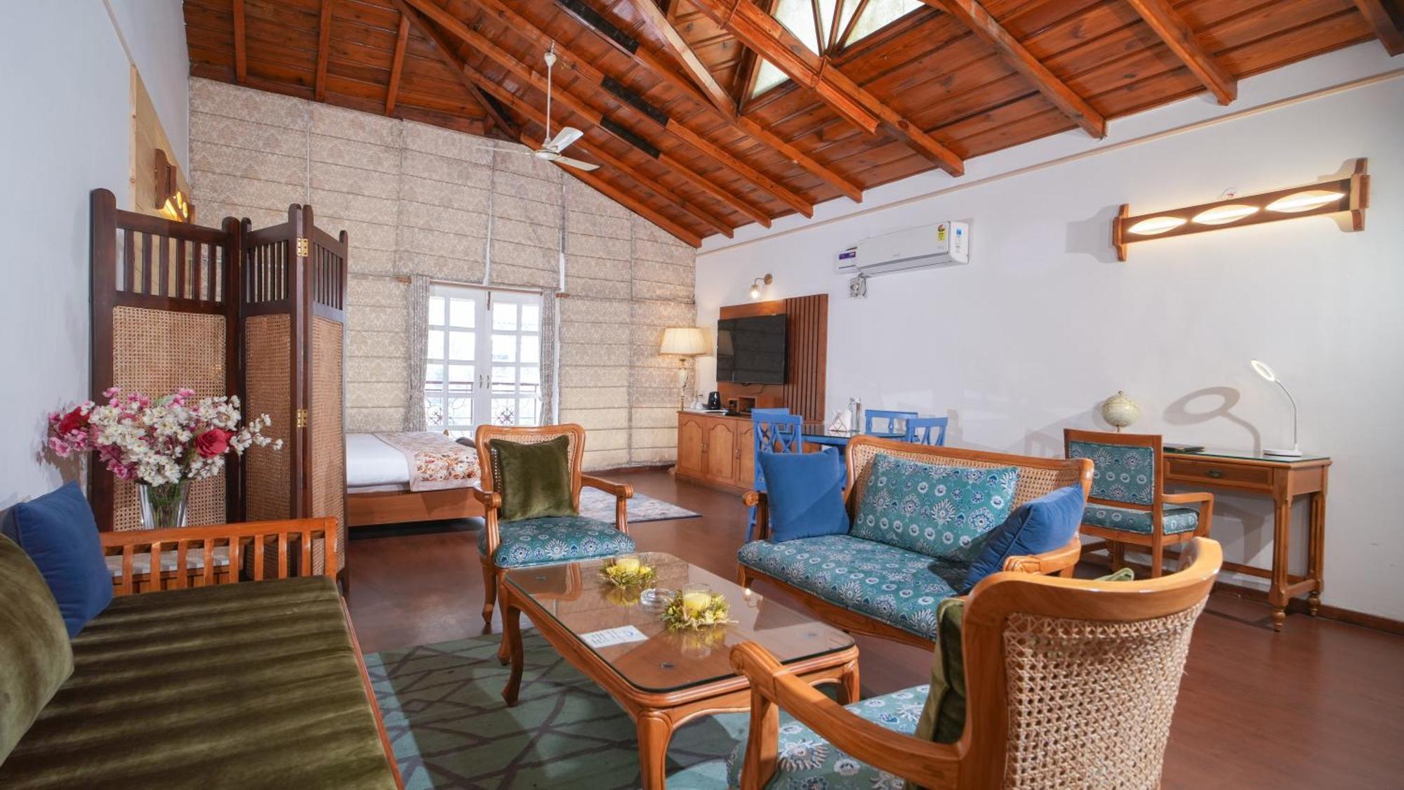 Neelesh Inn- A Luxury Lake View Hotel- 20 Kms From Nainital Bhīm Tāl 外观 照片