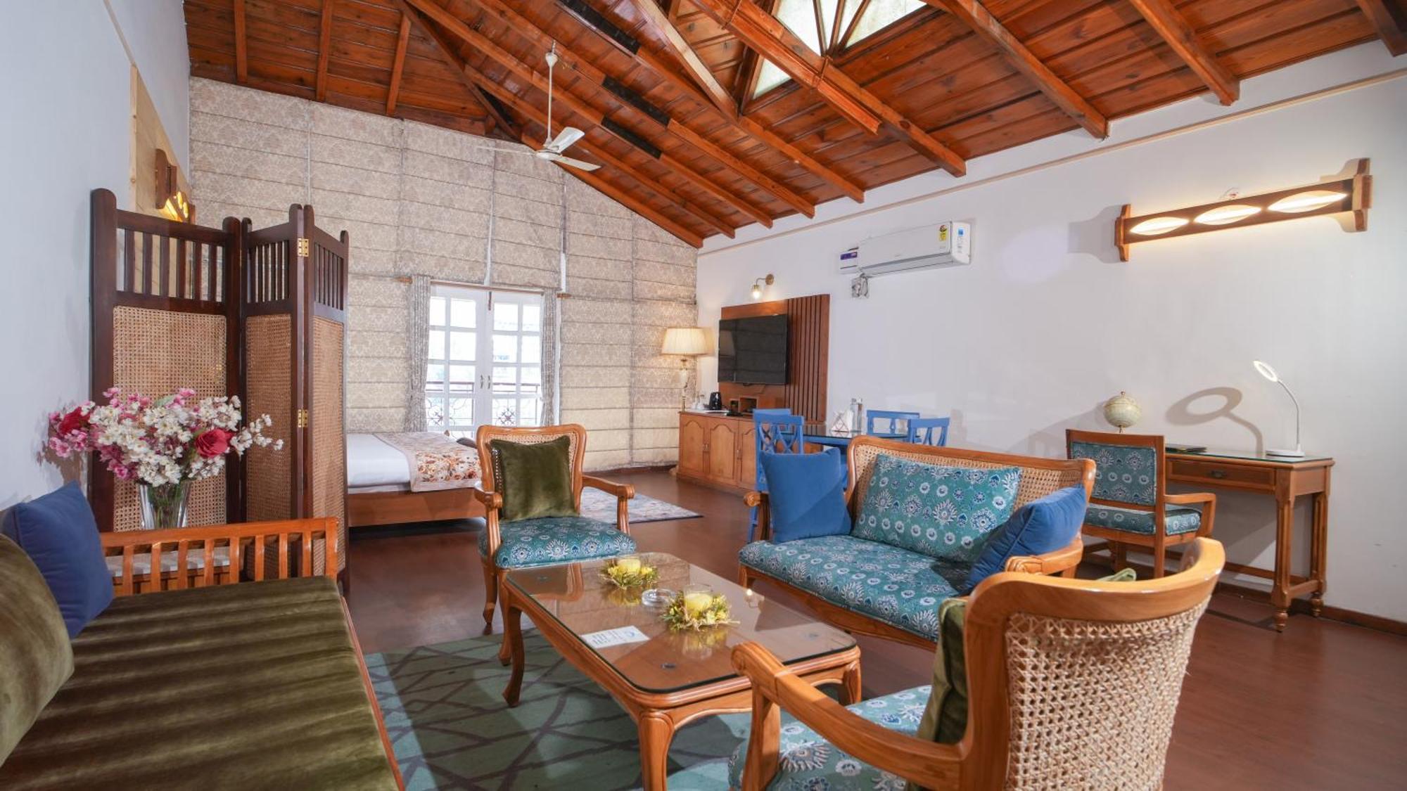 Neelesh Inn- A Luxury Lake View Hotel- 20 Kms From Nainital Bhīm Tāl 外观 照片