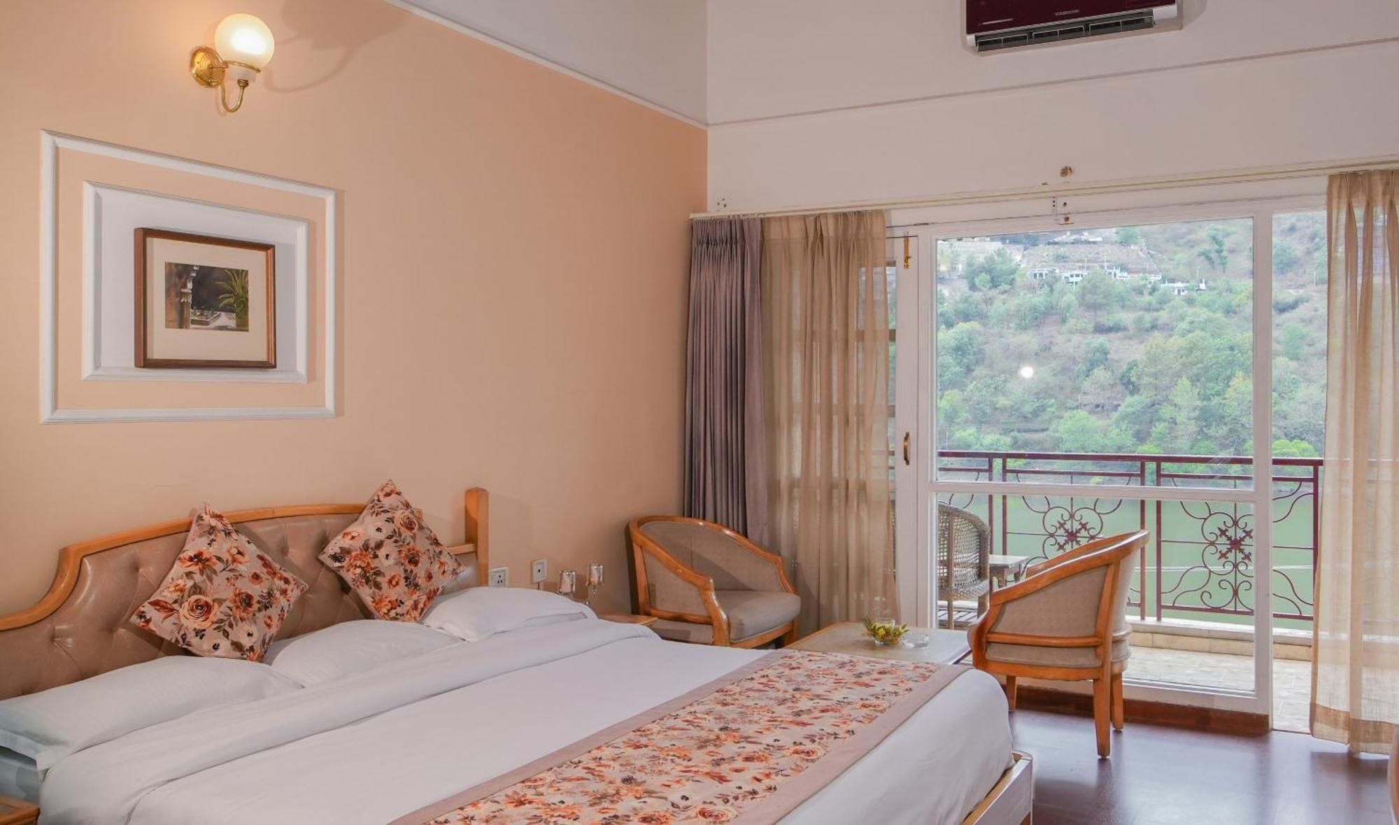 Neelesh Inn- A Luxury Lake View Hotel- 20 Kms From Nainital Bhīm Tāl 外观 照片