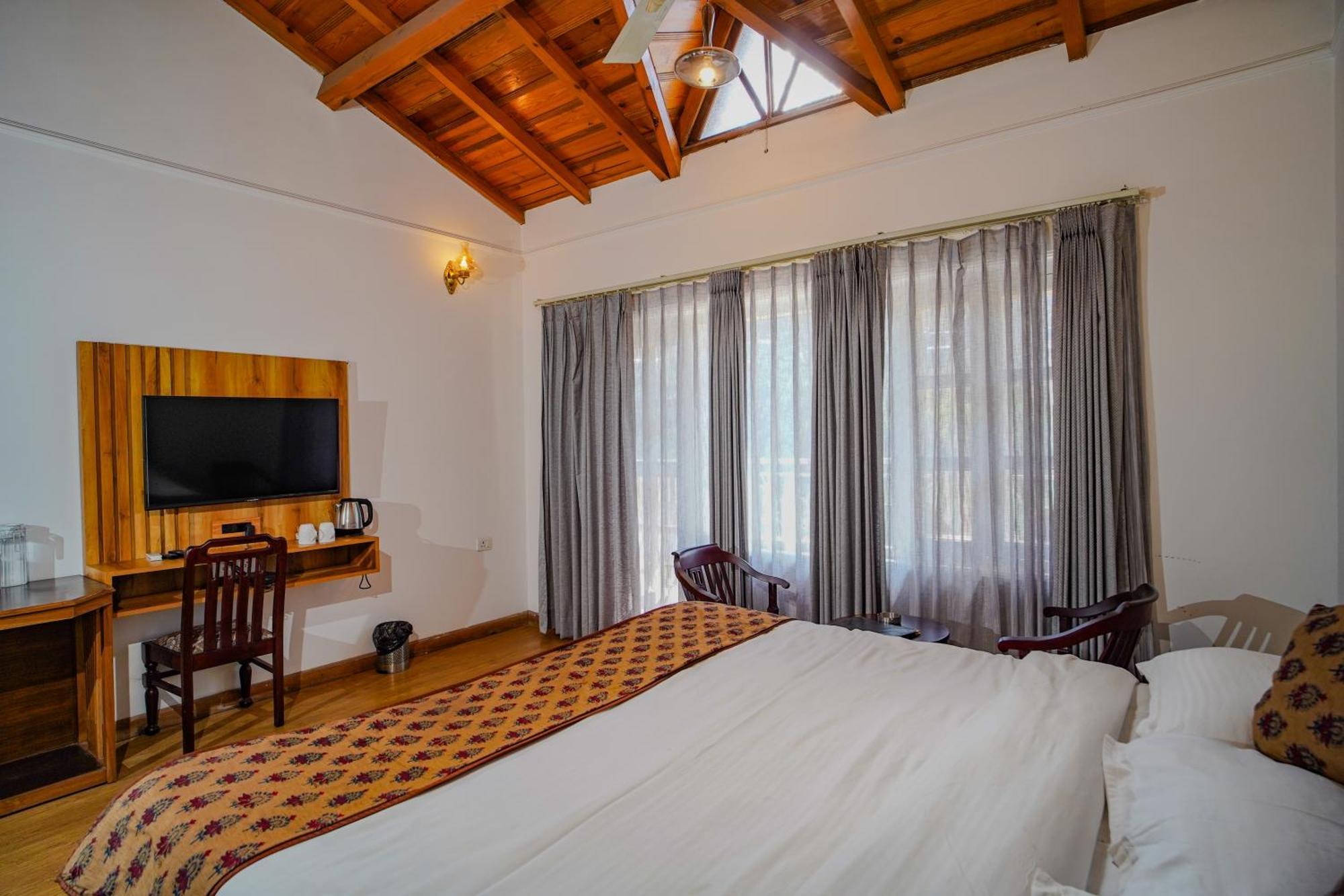 Neelesh Inn- A Luxury Lake View Hotel- 20 Kms From Nainital Bhīm Tāl 外观 照片