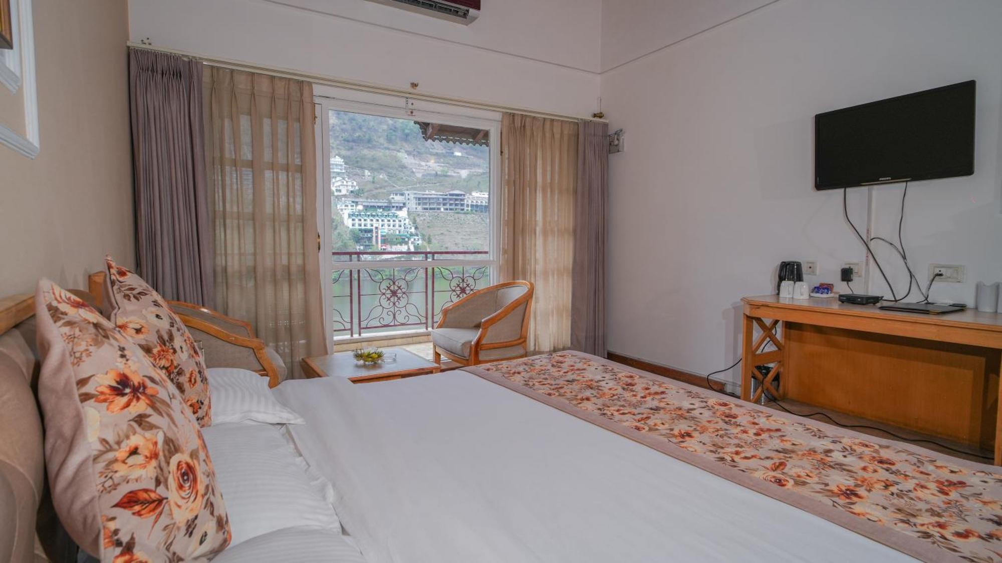 Neelesh Inn- A Luxury Lake View Hotel- 20 Kms From Nainital Bhīm Tāl 外观 照片