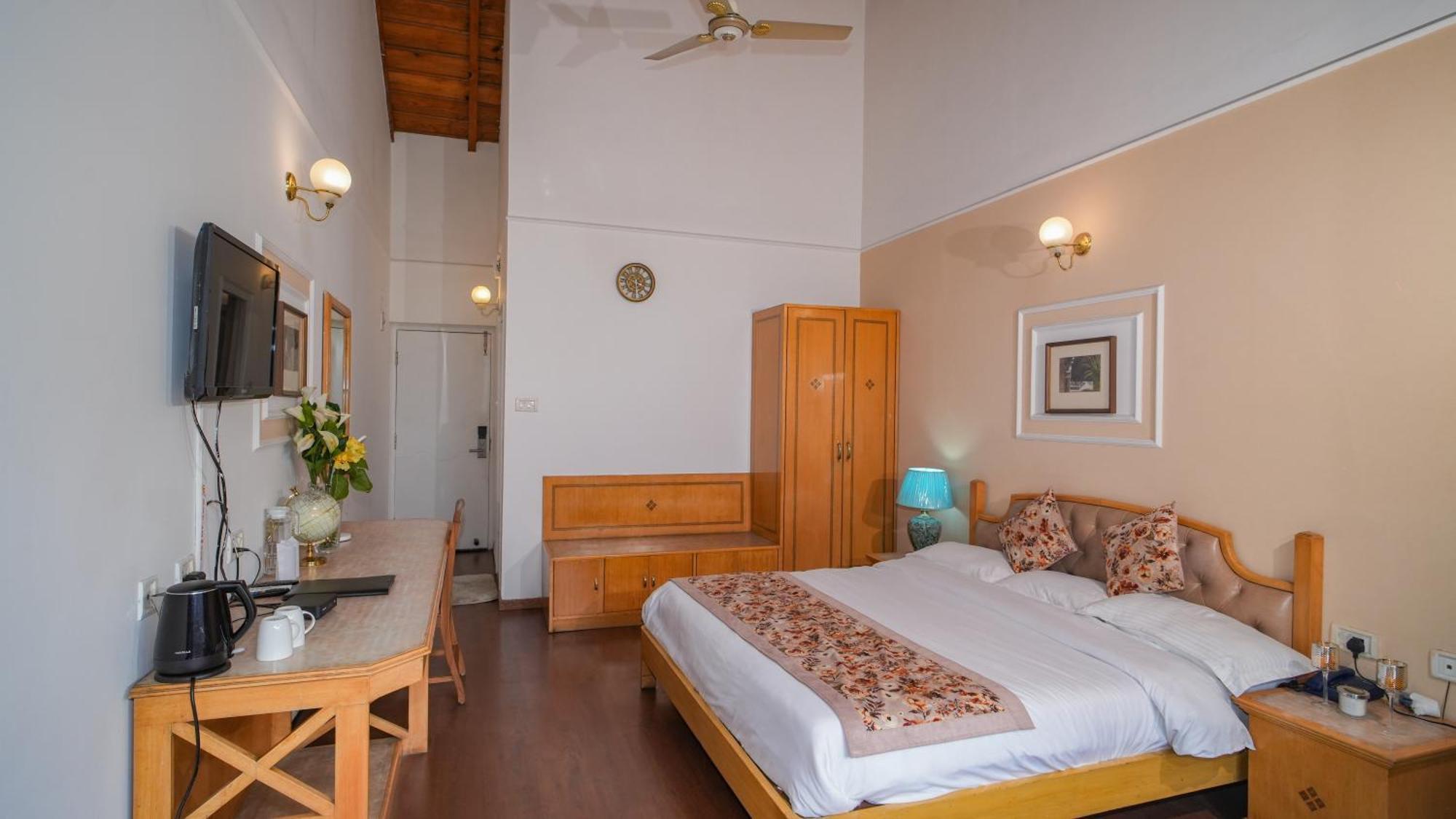 Neelesh Inn- A Luxury Lake View Hotel- 20 Kms From Nainital Bhīm Tāl 外观 照片