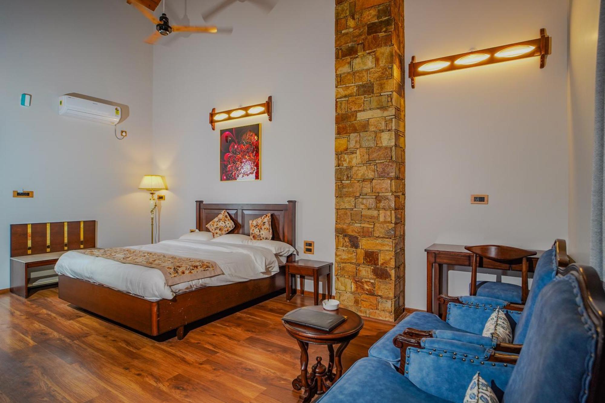 Neelesh Inn- A Luxury Lake View Hotel- 20 Kms From Nainital Bhīm Tāl 外观 照片