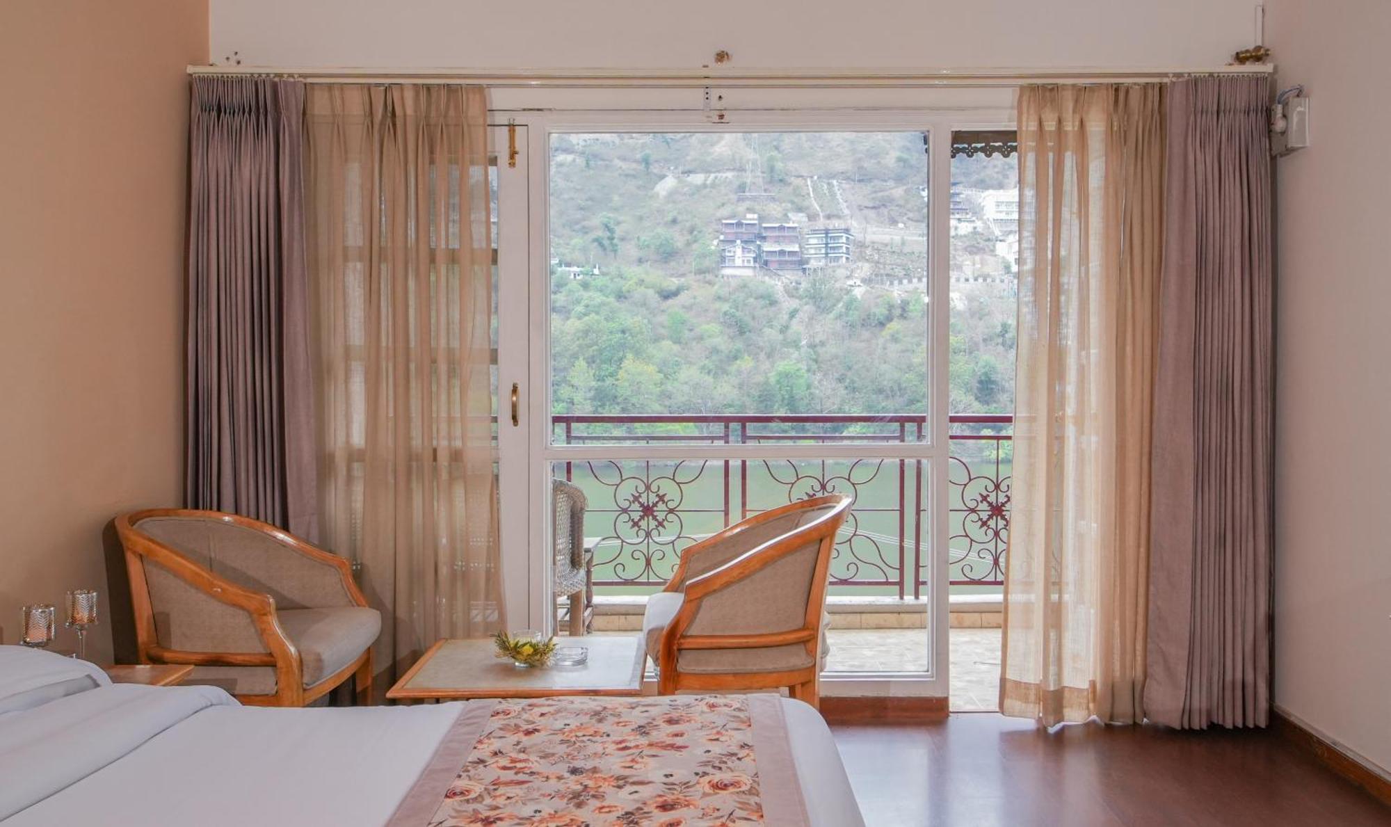Neelesh Inn- A Luxury Lake View Hotel- 20 Kms From Nainital Bhīm Tāl 外观 照片