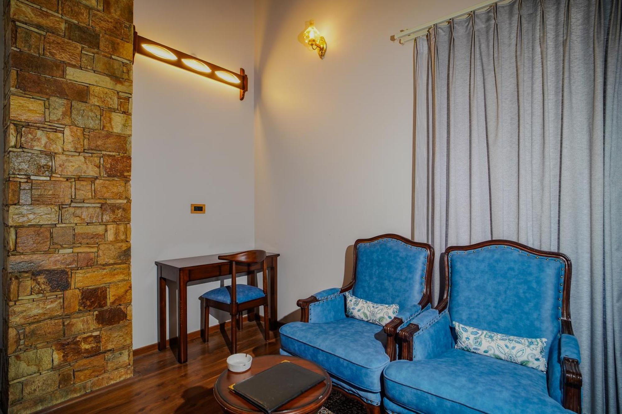 Neelesh Inn- A Luxury Lake View Hotel- 20 Kms From Nainital Bhīm Tāl 外观 照片