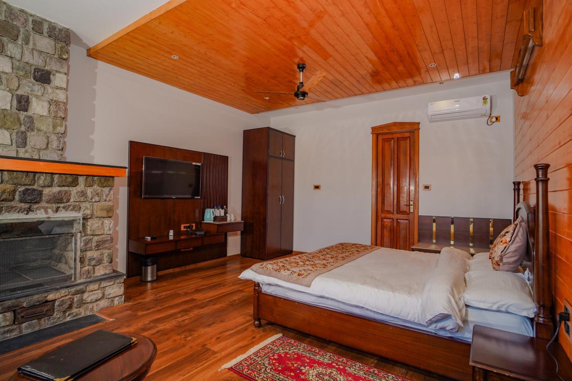 Neelesh Inn- A Luxury Lake View Hotel- 20 Kms From Nainital Bhīm Tāl 外观 照片