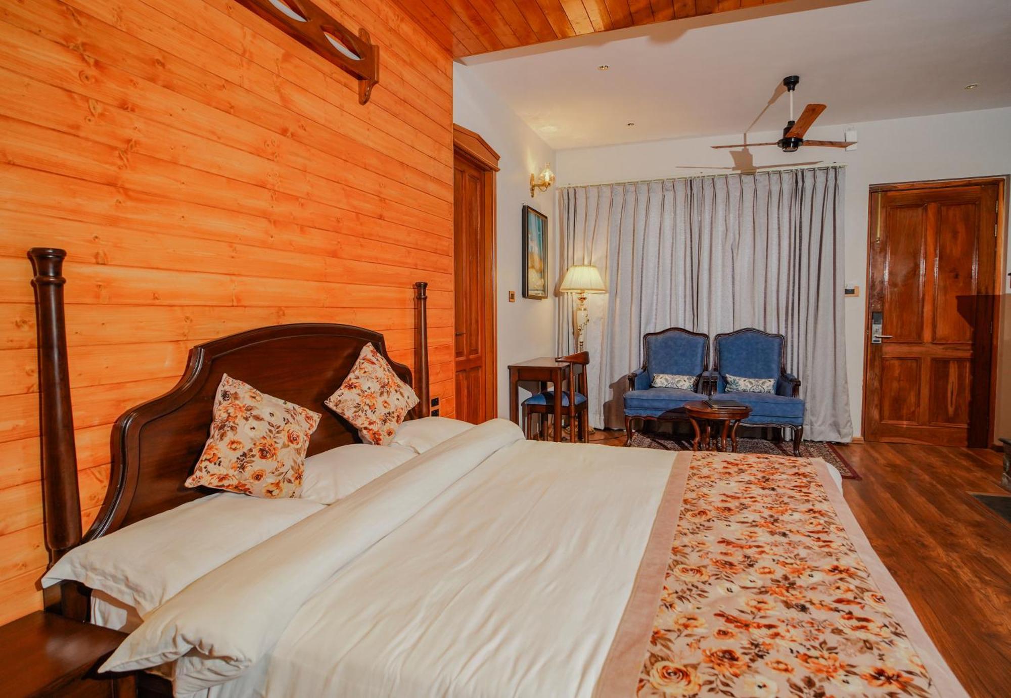 Neelesh Inn- A Luxury Lake View Hotel- 20 Kms From Nainital Bhīm Tāl 外观 照片