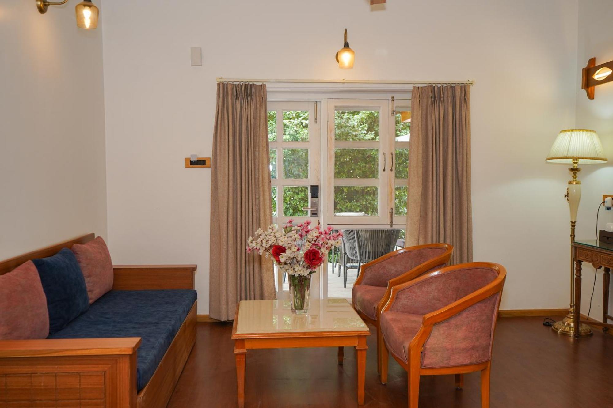 Neelesh Inn- A Luxury Lake View Hotel- 20 Kms From Nainital Bhīm Tāl 外观 照片