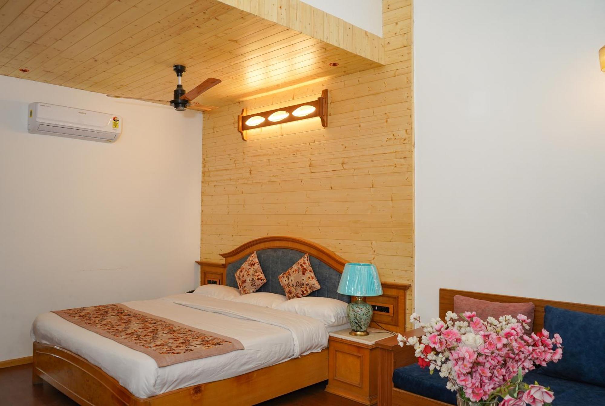 Neelesh Inn- A Luxury Lake View Hotel- 20 Kms From Nainital Bhīm Tāl 外观 照片