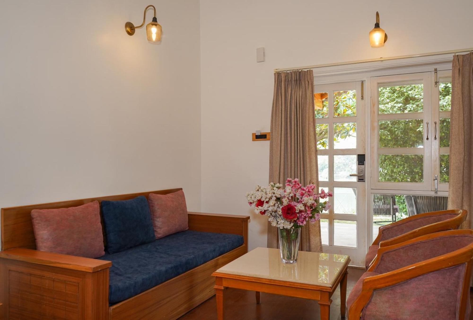 Neelesh Inn- A Luxury Lake View Hotel- 20 Kms From Nainital Bhīm Tāl 外观 照片