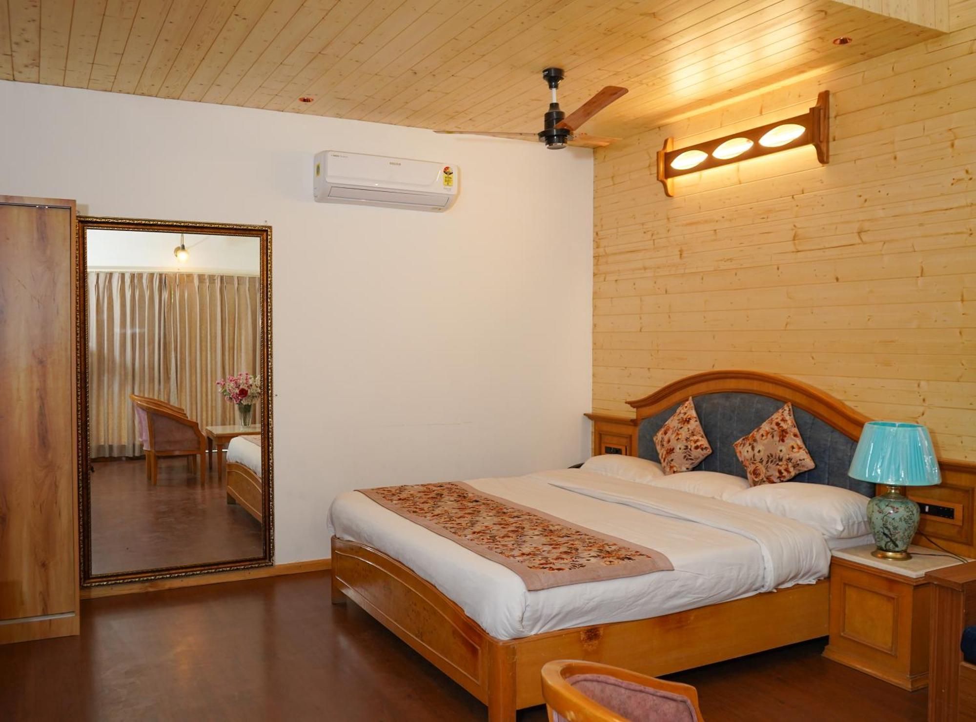 Neelesh Inn- A Luxury Lake View Hotel- 20 Kms From Nainital Bhīm Tāl 外观 照片