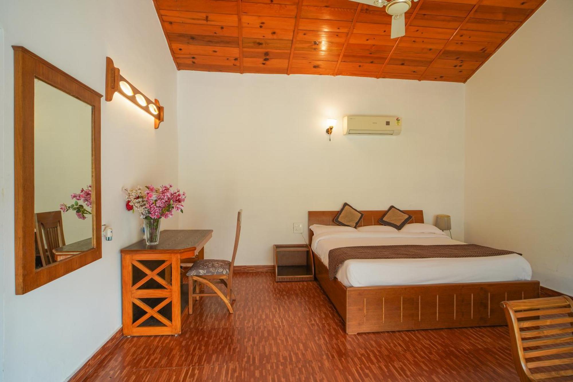 Neelesh Inn- A Luxury Lake View Hotel- 20 Kms From Nainital Bhīm Tāl 外观 照片