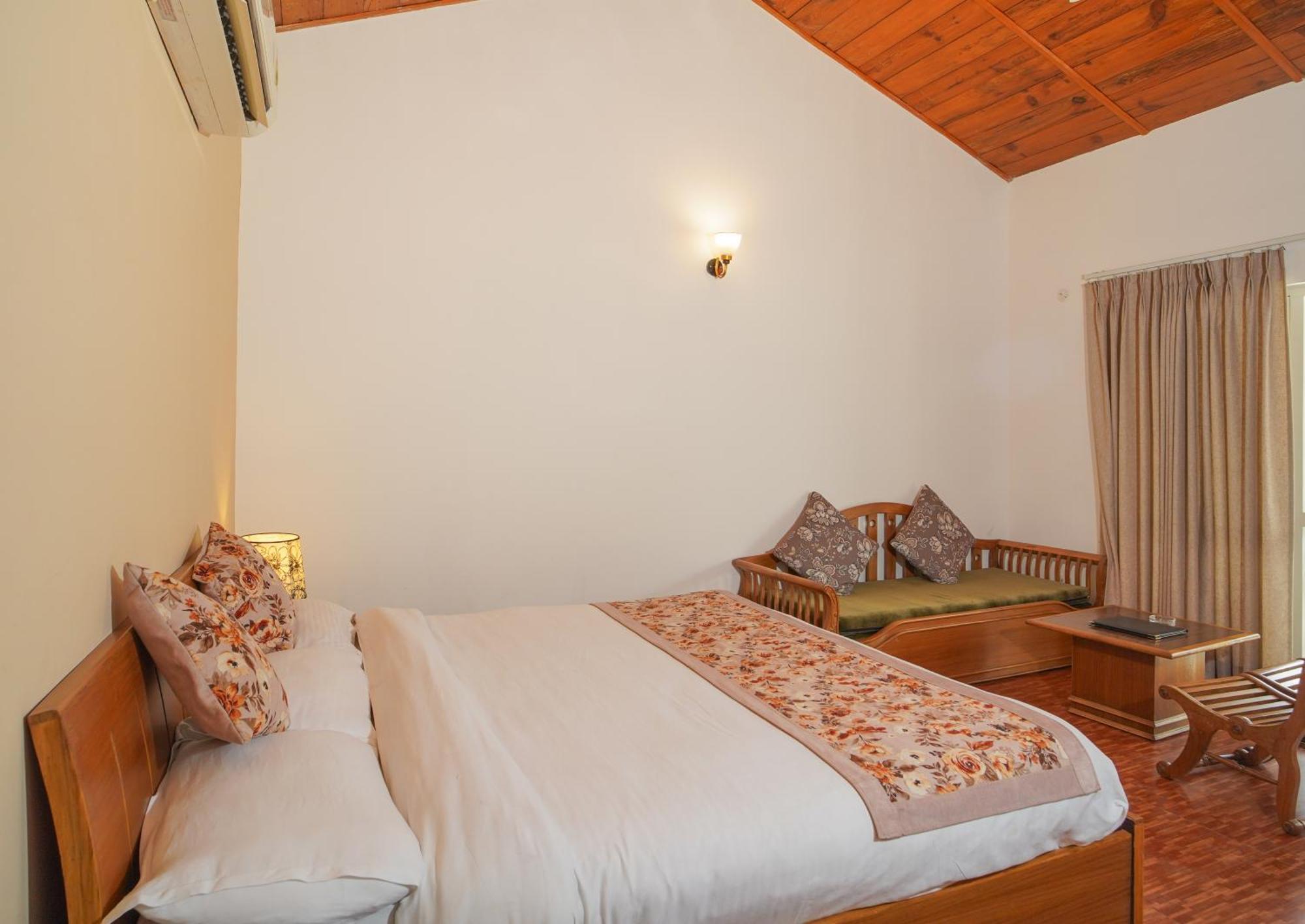 Neelesh Inn- A Luxury Lake View Hotel- 20 Kms From Nainital Bhīm Tāl 外观 照片