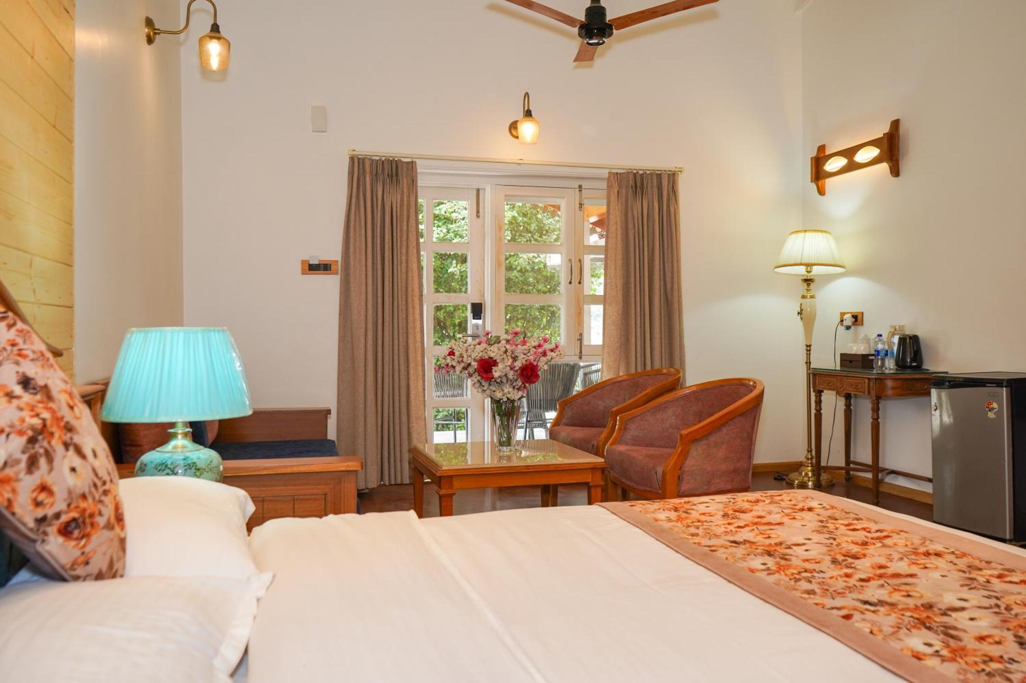 Neelesh Inn- A Luxury Lake View Hotel- 20 Kms From Nainital Bhīm Tāl 外观 照片